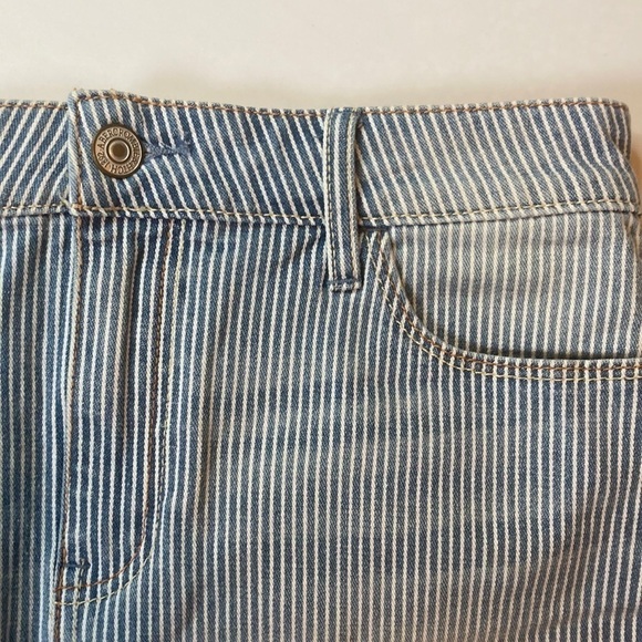 Abercrombie & Fitch New York size 4 27 Jean pin stripes short skirt 4 pockets - Picture 2 of 9